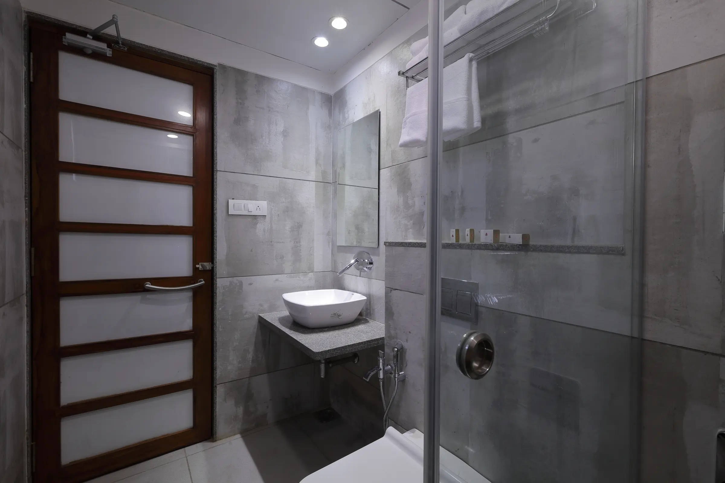 Superior room bathroom